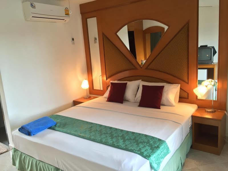 Waree'S Guesthouse Phuket Exterior photo